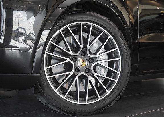 Porsche Cayenne 8 of 22