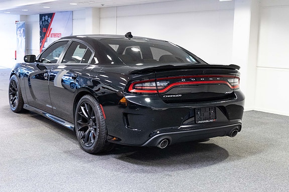 Dodge Charger 2 of 5