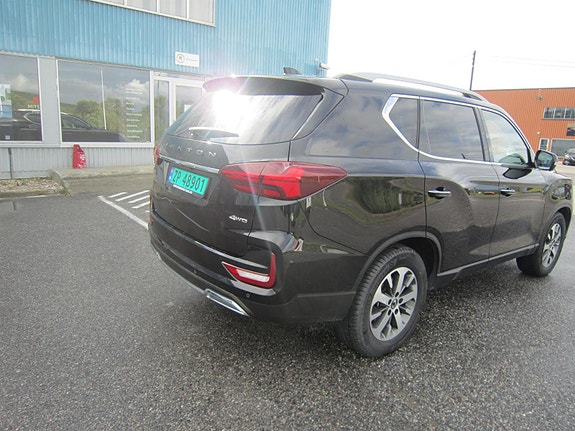KGM Rexton 3 of 9