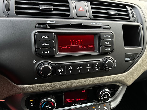 Kia Rio 18 of 28