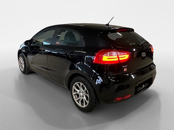 Kia Rio 7 of 28