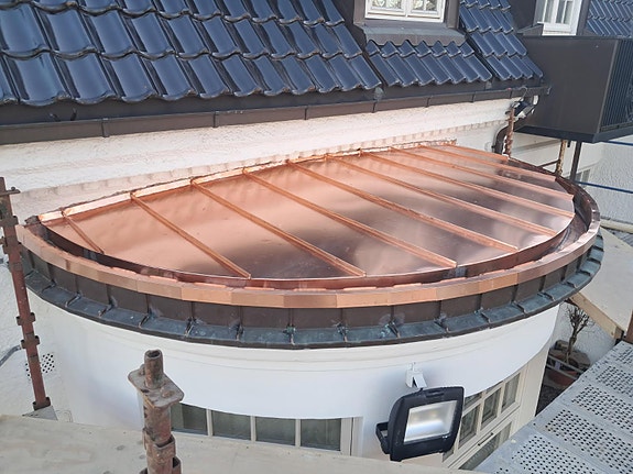 Falset tekking i bue på ambassaderesidens på Bygdøy