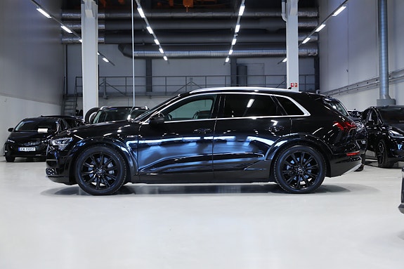 Audi e-tron 3 of 5