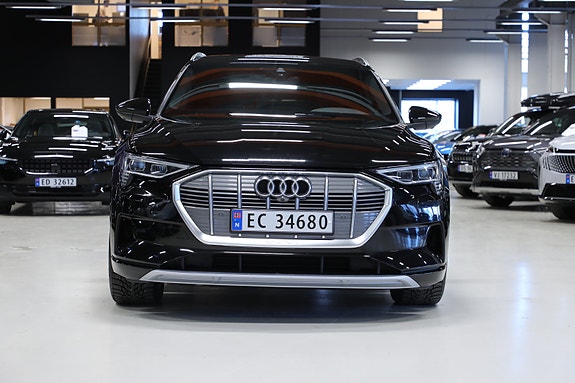 Audi e-tron 4 of 5