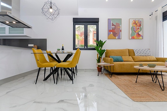 NØKKELFERDIG! Moderne villa med 3 soverom, privat basseng og takterrasse