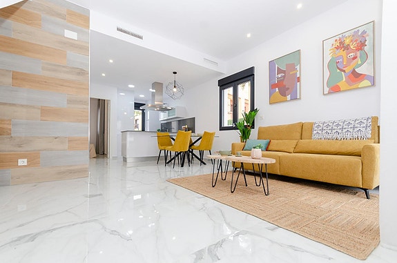 NØKKELFERDIG! Moderne villa med 3 soverom, privat basseng og takterrasse