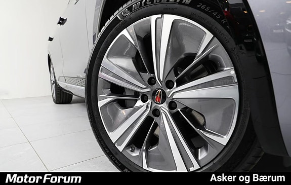 Stilige aluminiumsfelger som fullfører det robuste SUV-utseendet.