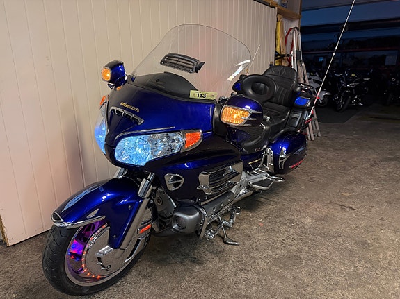 Honda GL 1800 Goldwing 2 of 5