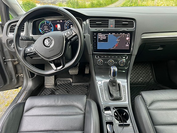 Volkswagen e-Golf VII 11 of 16