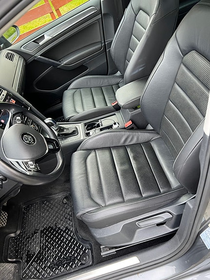 Volkswagen e-Golf VII 10 of 16