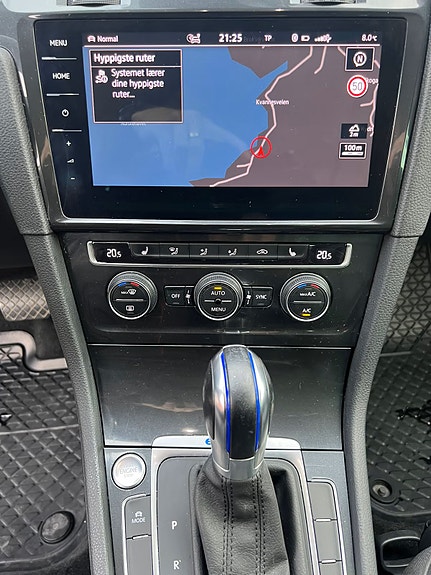 Volkswagen e-Golf VII 12 of 16