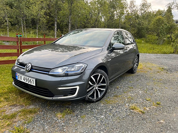 Volkswagen e-Golf VII 2 of 16