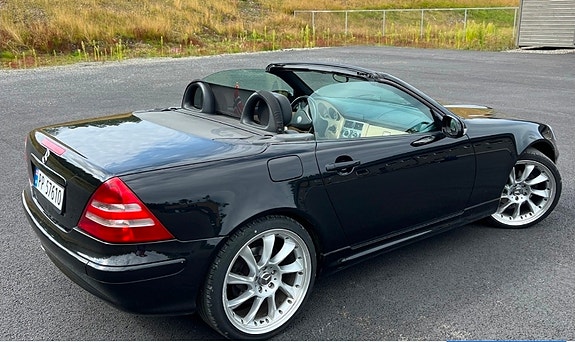 Mercedes-Benz SLK200 4 of 11
