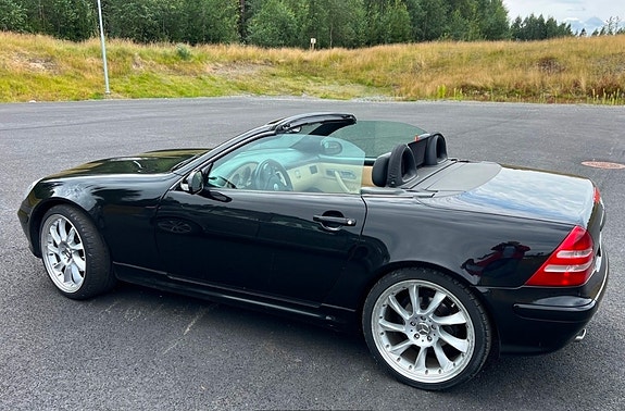 Mercedes-Benz SLK200 3 of 11