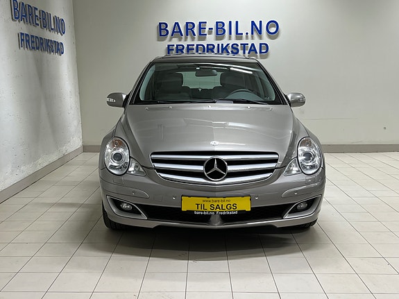 Mercedes-Benz R320 4 of 5