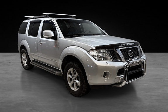 Nissan Pathfinder 2 of 5