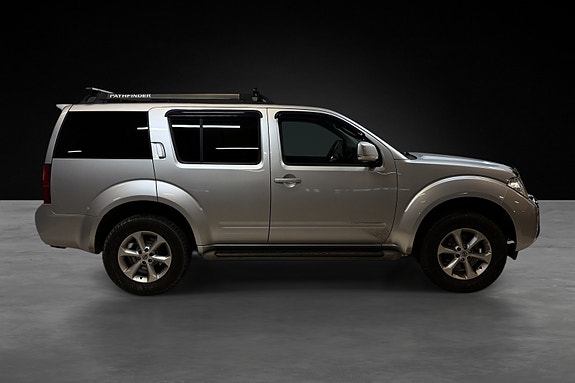 Nissan Pathfinder 9 of 27