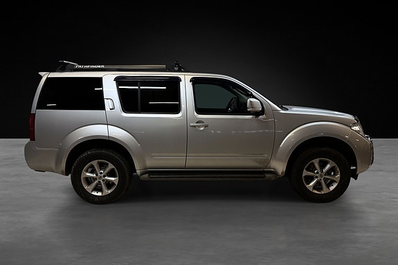 Nissan Pathfinder 10 of 27