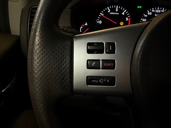 Nissan Pathfinder 25 of 27