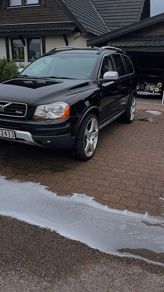 Volvo XC90 2 of 7