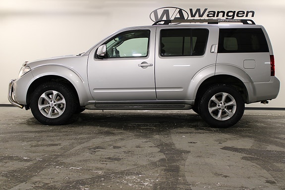 Nissan Pathfinder 3 of 5