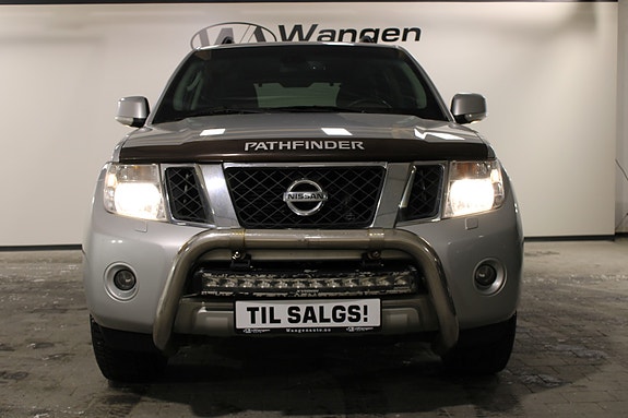 Nissan Pathfinder 2 of 5