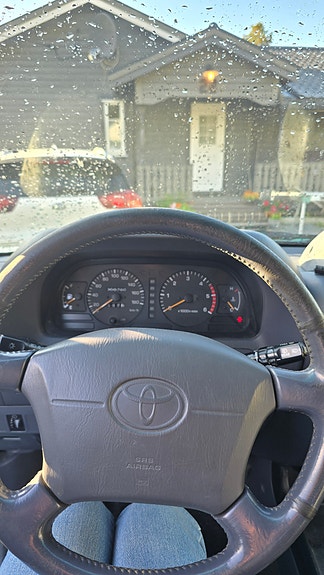Toyota Land Cruiser 7 of 10