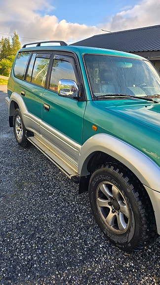 Toyota Land Cruiser 2 of 10