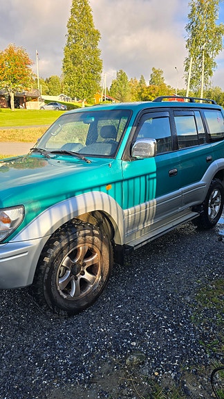 Toyota Land Cruiser 3 of 10