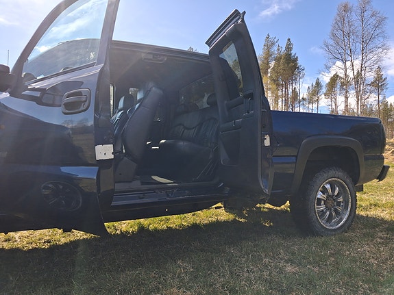 Chevrolet Silverado 4 of 5