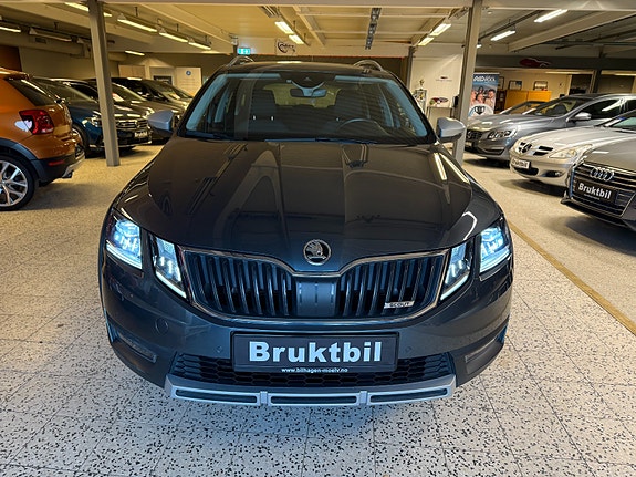Skoda Octavia Scout 2 of 5