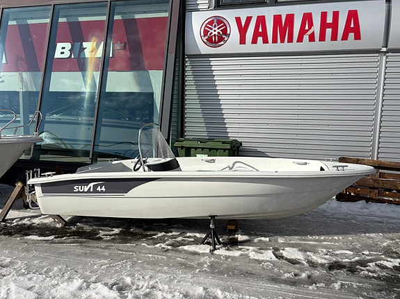 Suvi 44LYamaha F30! Nå på lager i Arendal, kom å se!