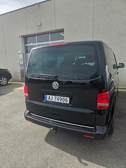 Volkswagen Caravelle 4 of 5