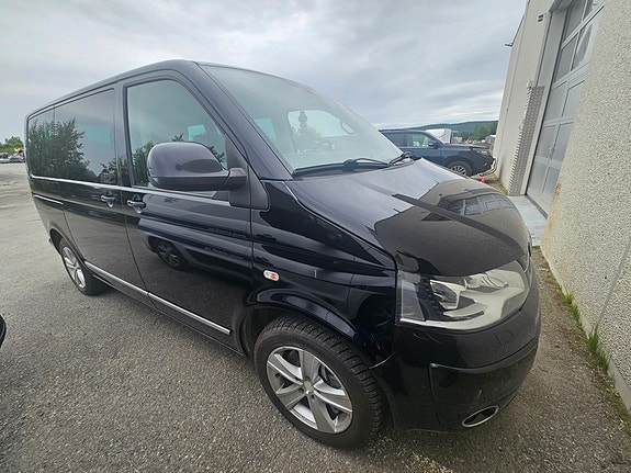 Volkswagen Caravelle 2 of 5