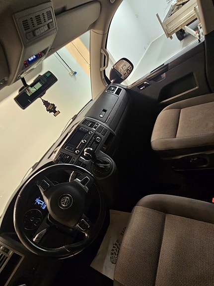 Volkswagen Caravelle 5 of 5