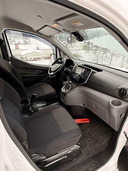 Nissan e-NV200 2 of 5