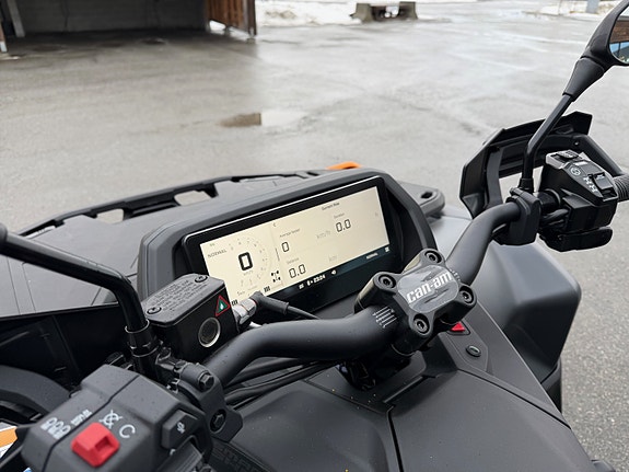 Can-Am Outlander Max XT-p 1000 Smart-Shox abs 6 of 11