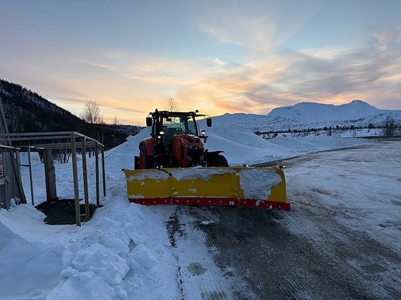 Kubota M7-173 13 of 14
