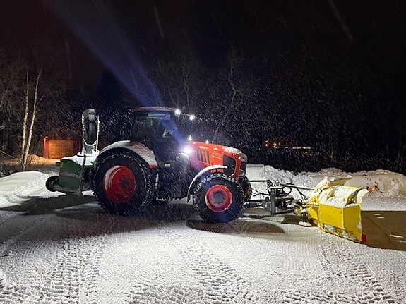 Kubota M7-173 4 of 14