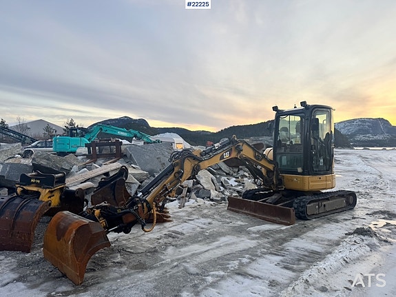 Caterpillar 303.5ECR Minigraver – Rototilt – 2 skuffer – Sentralsmøring.