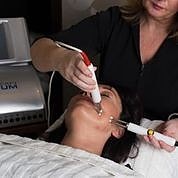 Caci - en av våre ansiktsbehandlinger utført med maskin.