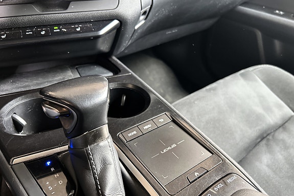 Lexus UX-Serie 10 of 15