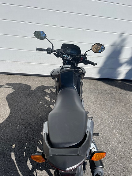 Honda CB 125F 3 of 5