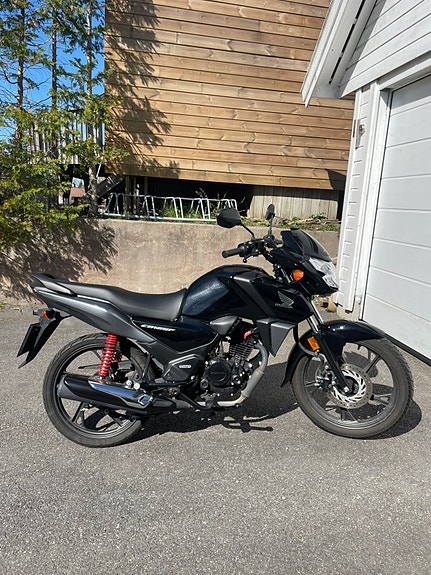 Honda CB 125F 2 of 5