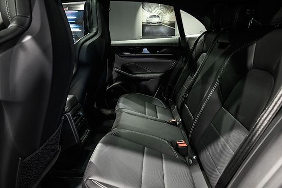Porsche Macan 23 of 30