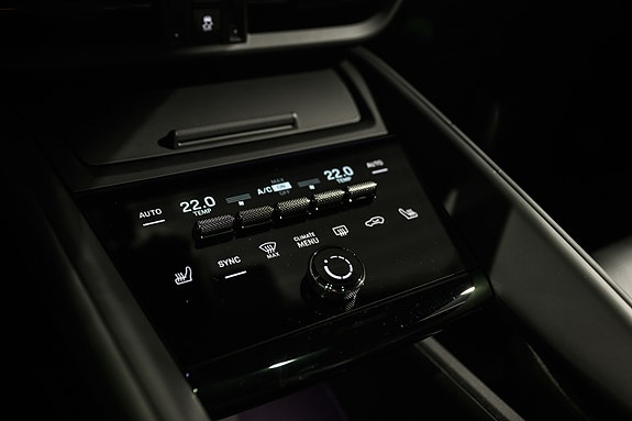 Porsche Macan 28 of 30