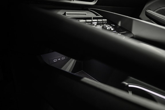 Porsche Macan 27 of 30
