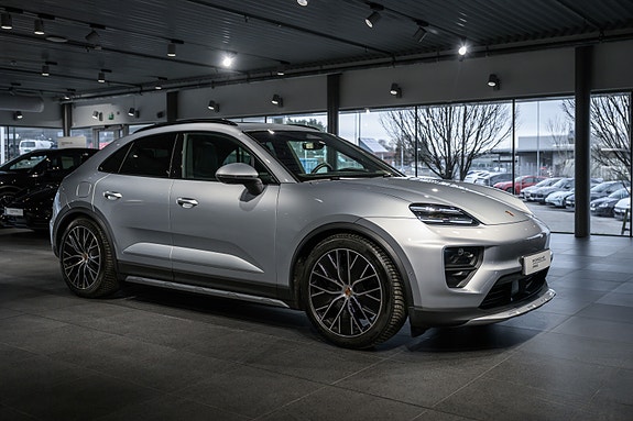 Porsche Macan 6 of 30