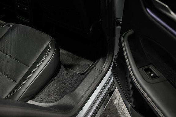 Porsche Macan 17 of 30