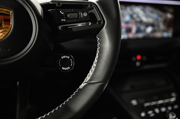 Porsche Macan 30 of 30